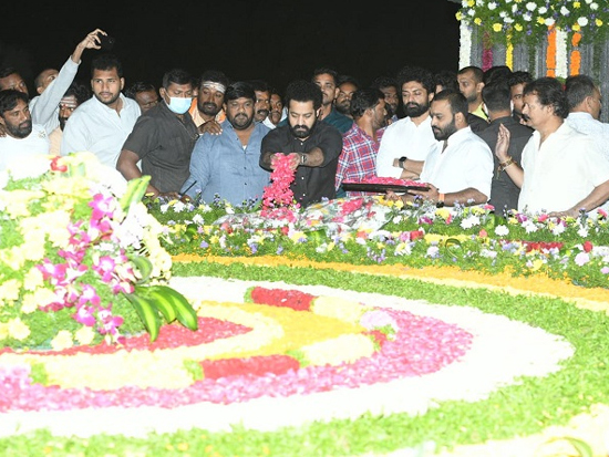 Jr NTR N Kalyan Ram Paid Tribute To Sr NTR At NTR Ghat